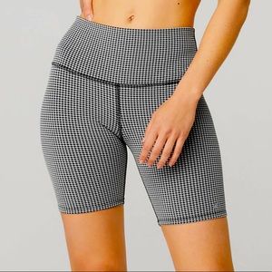 ALO YOGA Tigers Tooth Biker Shorts (Size S)